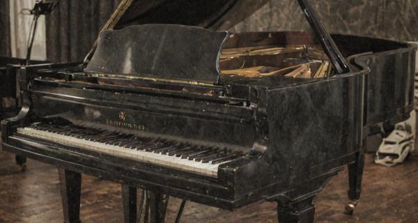 Restored 1925 Steinway Model M Grand Piano